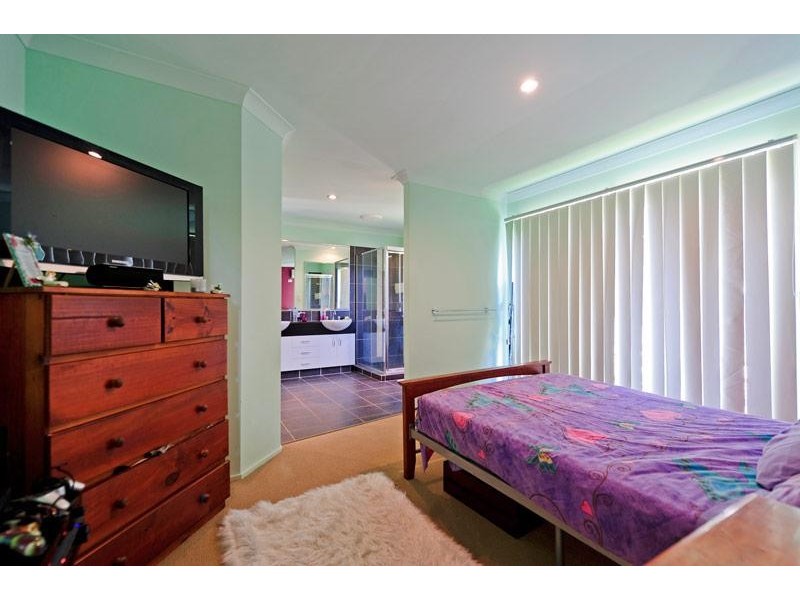 9 York Court, Pacific Pines QLD 4211