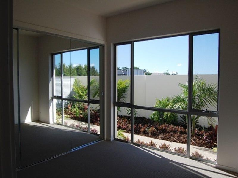 9130 PETER SENIOR DRIVE, Hope Island QLD 4212