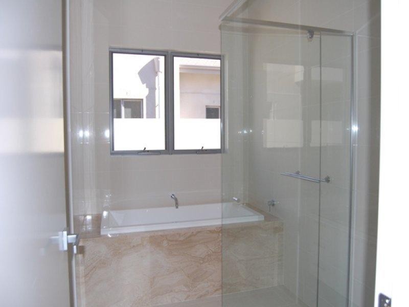 9130 PETER SENIOR DRIVE, Hope Island QLD 4212