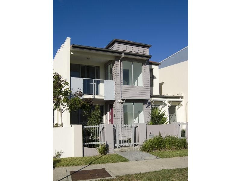67 SICKLE AVENUE, Hope Island QLD 4212