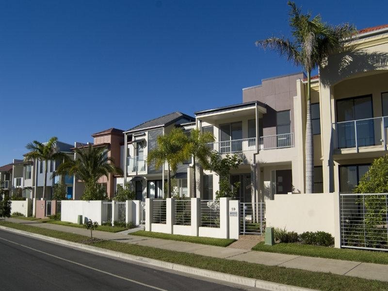 67 SICKLE AVENUE, Hope Island QLD 4212