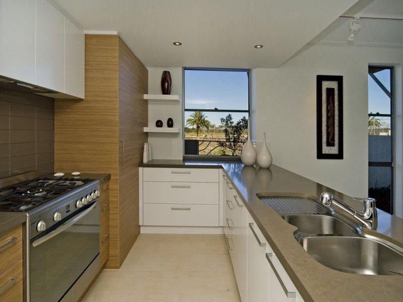 67 SICKLE AVENUE, Hope Island QLD 4212