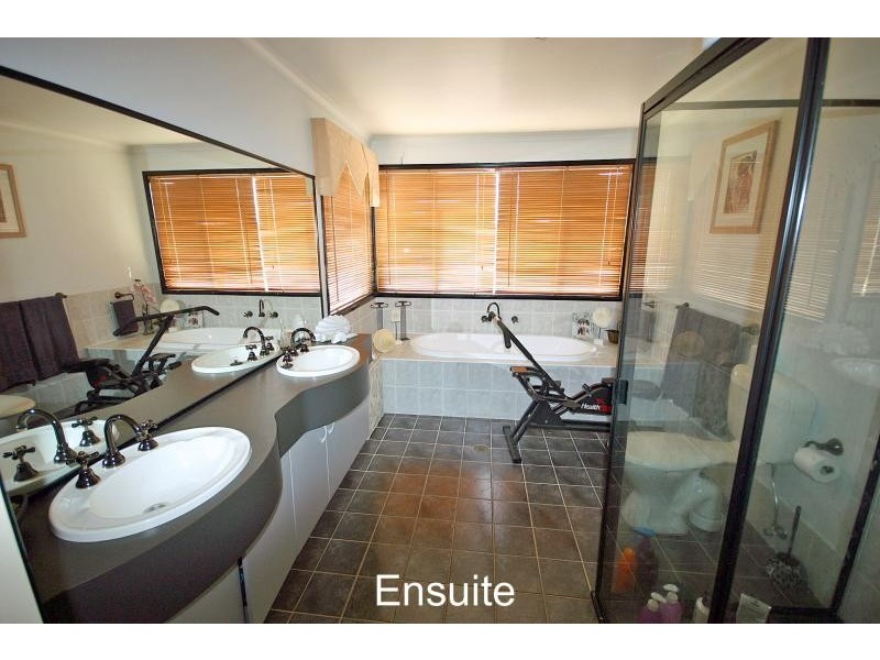 8 Nullaga Way, Claremont Meadows NSW 2747
