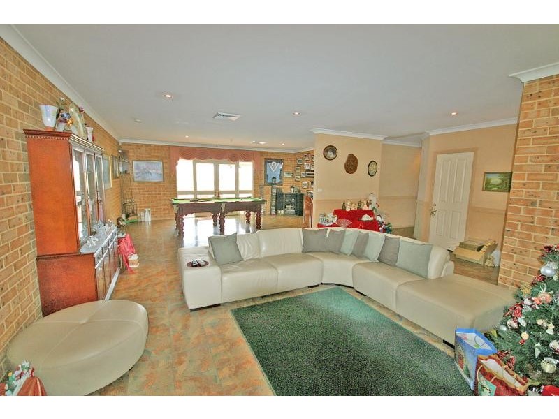 240 Luddenham Road, Luddenham NSW 2745