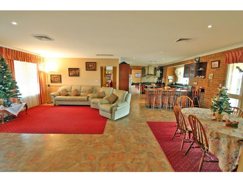 240 Luddenham Road, Luddenham NSW 2745