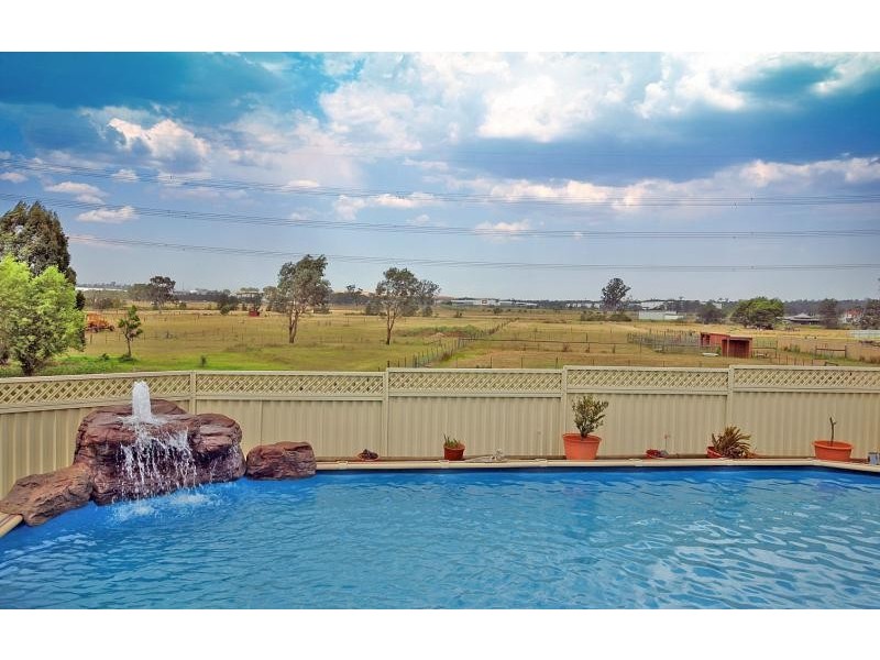 240 Luddenham Road, Luddenham NSW 2745