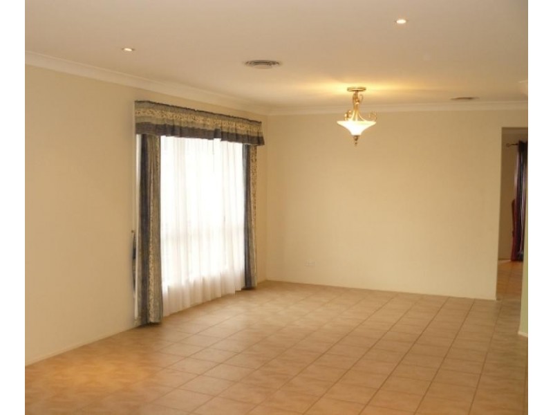 2 Tarrabundi Drive, Glenmore Park NSW 2745