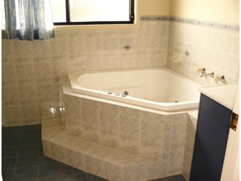 2 Tarrabundi Drive, Glenmore Park NSW 2745