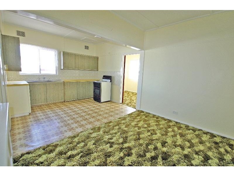 19 Third St, Warragamba NSW 2752