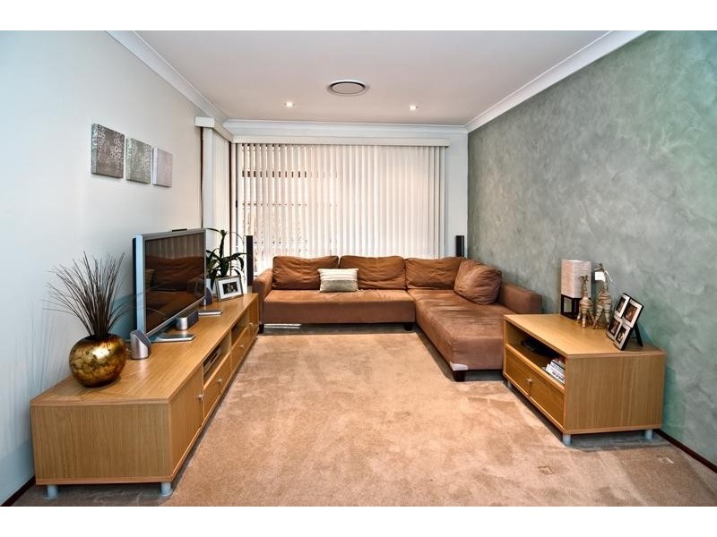 20 Silvereye Cl, Glenmore Park NSW 2745