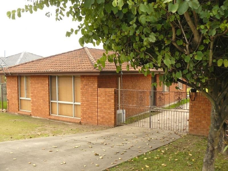 6 Russell St, Emu Plains NSW 2750