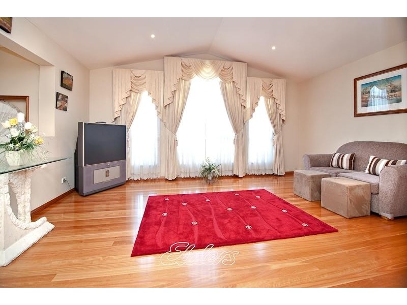 29 Kiernan Cres, Abbotsbury NSW 2176