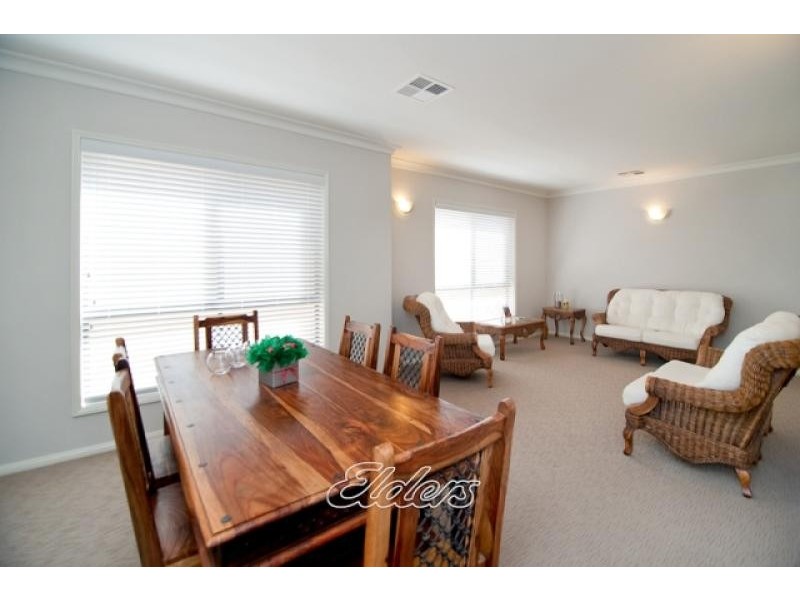 7 Waterford Way, Glenmore Park NSW 2745