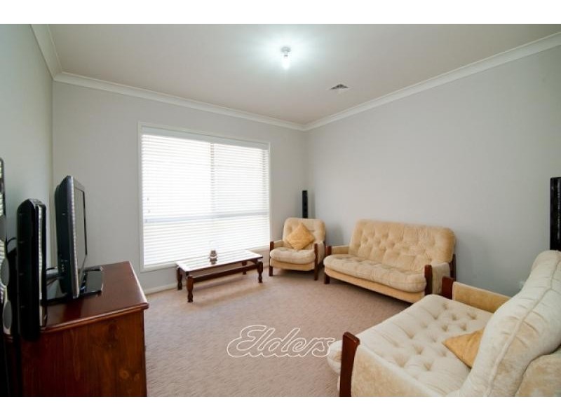 7 Waterford Way, Glenmore Park NSW 2745