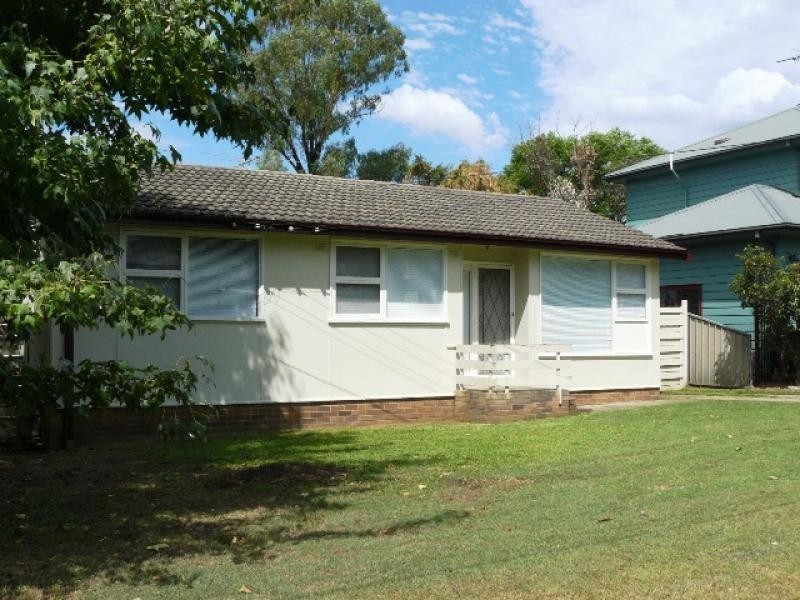 8 Worcester Rd, Cambridge Park NSW 2747