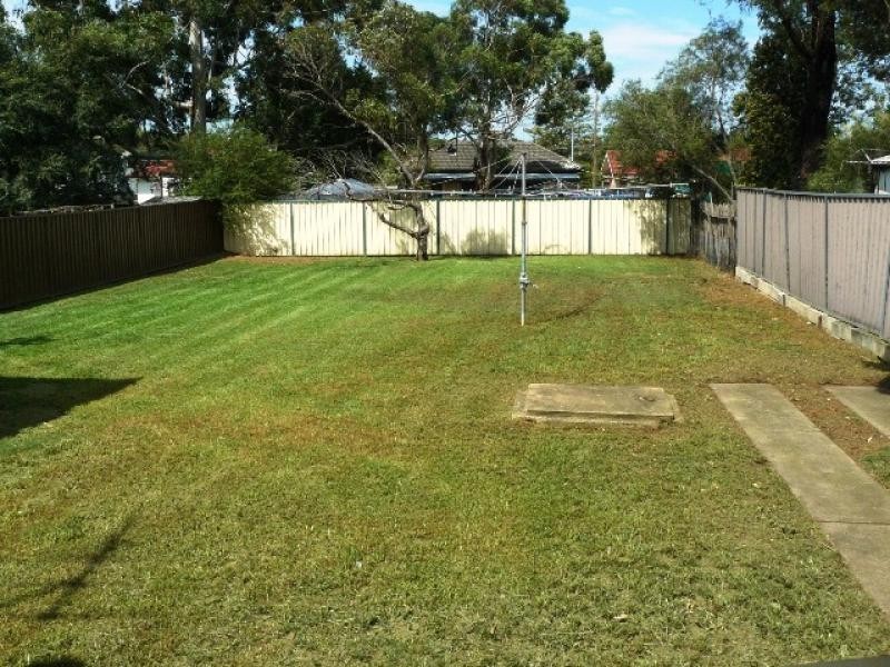 8 Worcester Rd, Cambridge Park NSW 2747