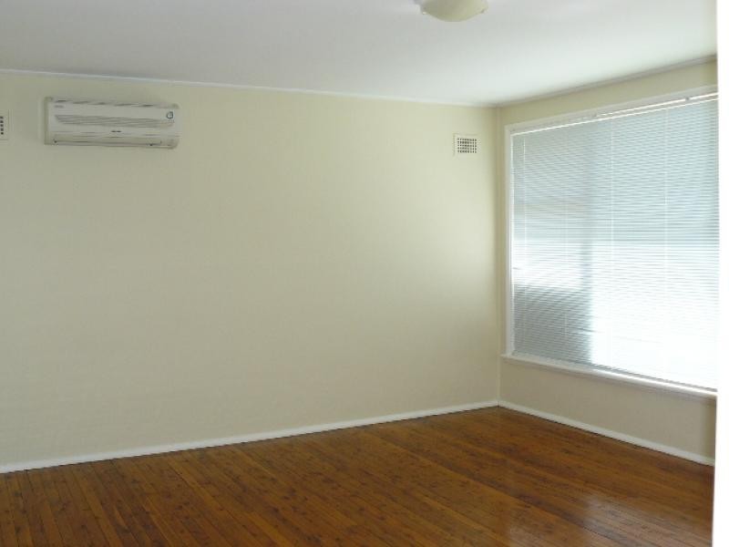 8 Worcester Rd, Cambridge Park NSW 2747