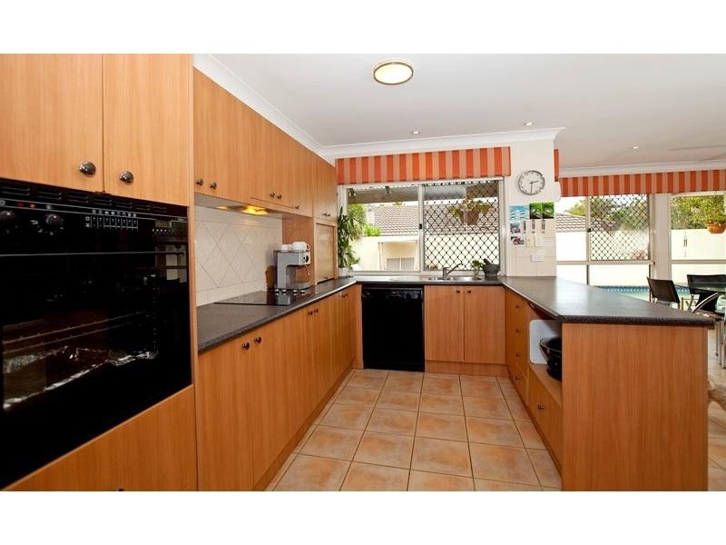 16 Villari Close, Belmont QLD 4153