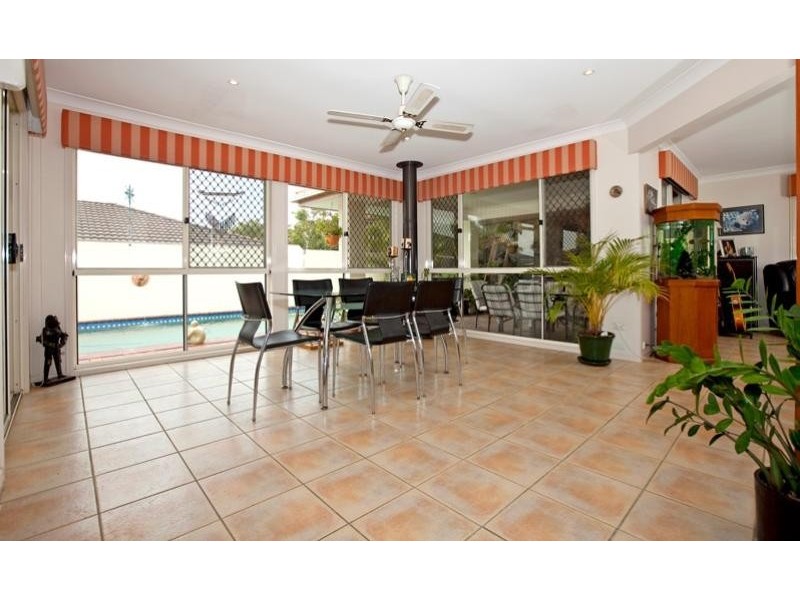 16 Villari Close, Belmont QLD 4153