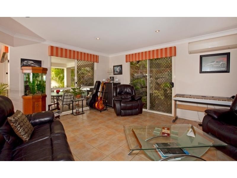 16 Villari Close, Belmont QLD 4153