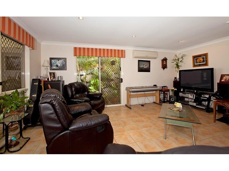 16 Villari Close, Belmont QLD 4153