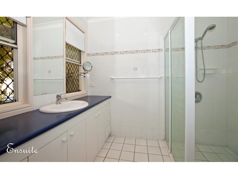 16 Villari Close, Belmont QLD 4153