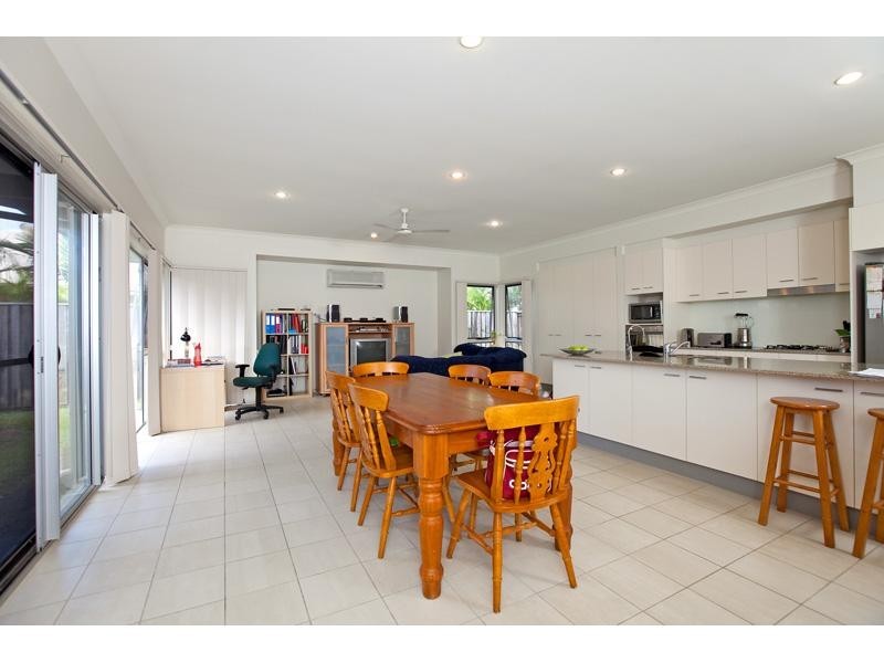 43 Yarra Road, Wakerley QLD 4154