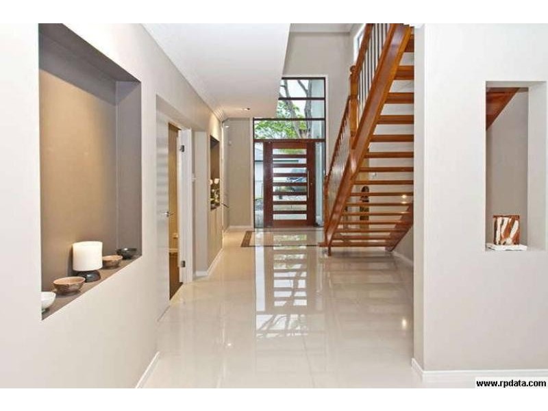 9 Peregian Close, Manly West QLD 4179