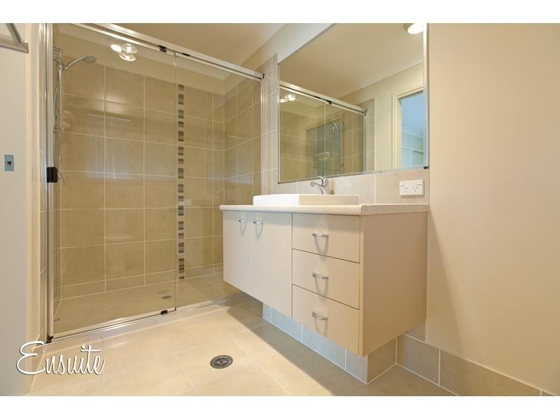 24 Worchester Street, Wakerley QLD 4154