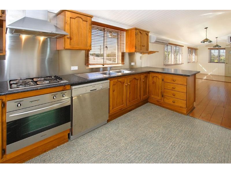 11 Moreton Avenue, Wynnum QLD 4178