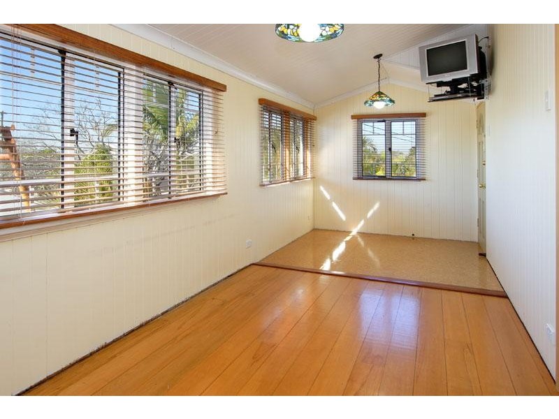 11 Moreton Avenue, Wynnum QLD 4178