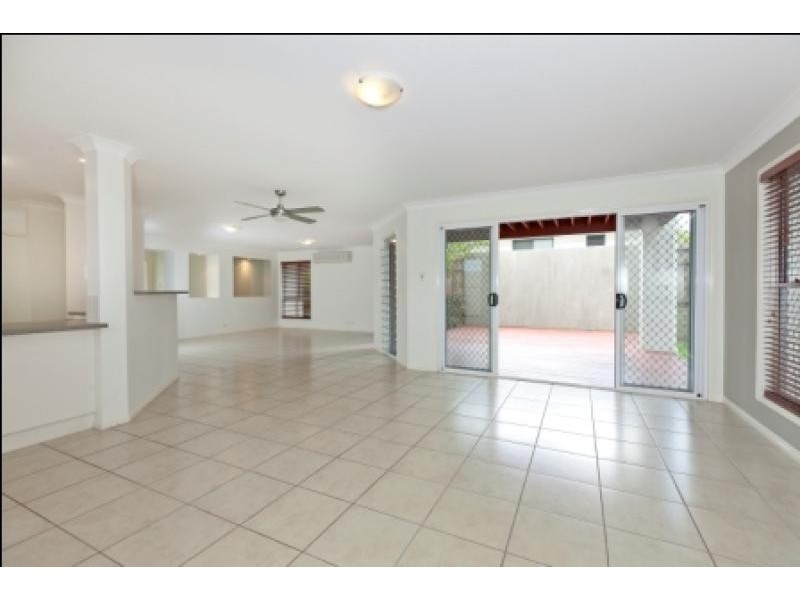 9 Daphne Place, Wakerley QLD 4154