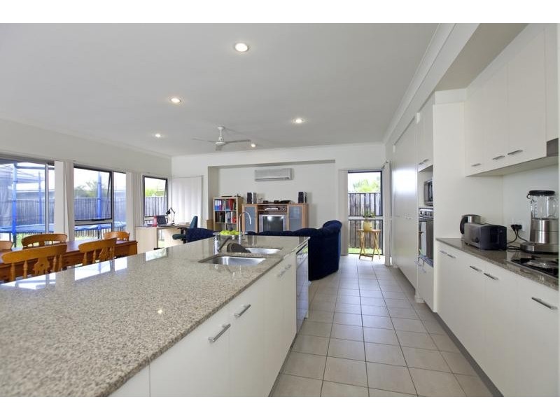 43 Yarra, Wakerley QLD 4154
