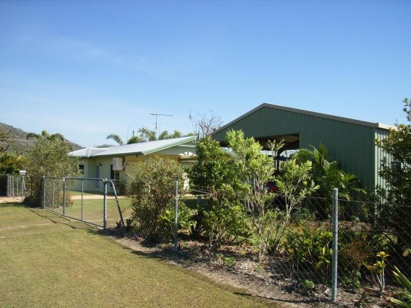 10 Albert St, Cardwell QLD 4849