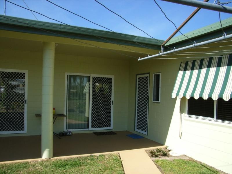 10 Albert St, Cardwell QLD 4849