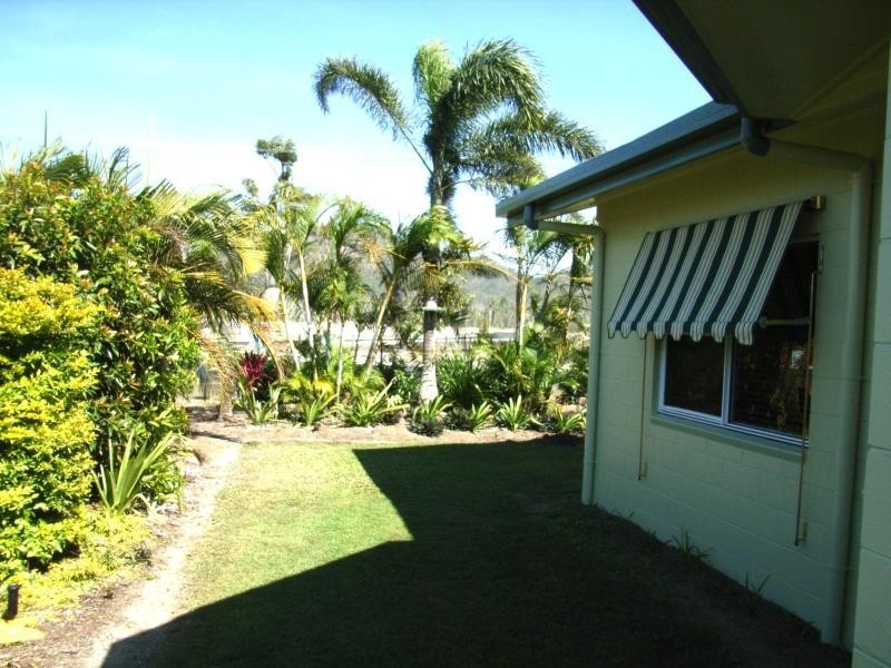 10 Albert St, Cardwell QLD 4849