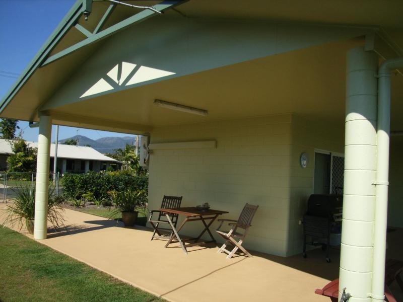 10 Albert St, Cardwell QLD 4849