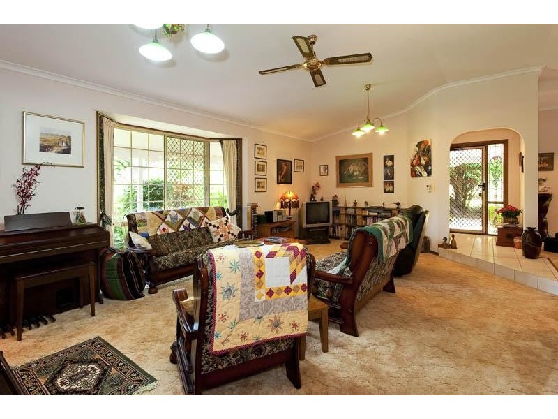 8 Ensbey Road, Flaxton QLD 4560