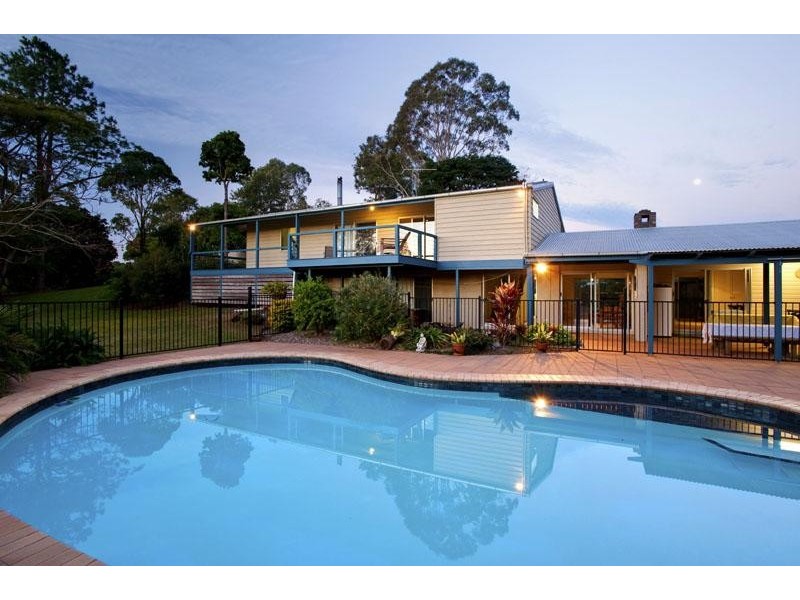 98 Dixon Avenue, Maleny QLD 4552