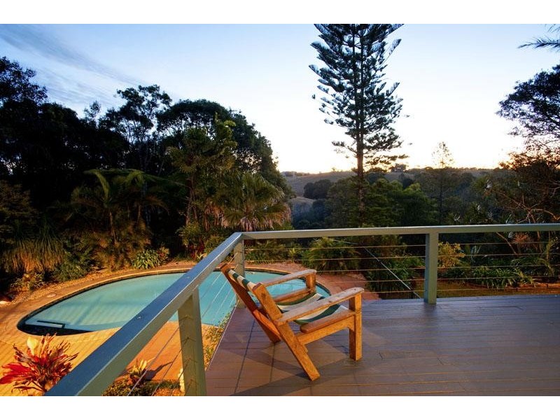 98 Dixon Avenue, Maleny QLD 4552