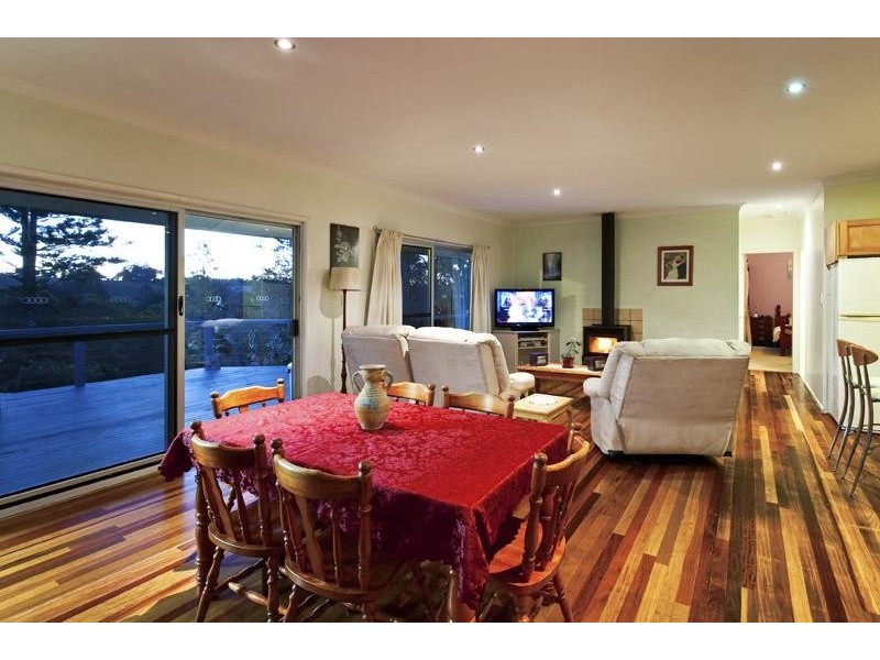 98 Dixon Avenue, Maleny QLD 4552