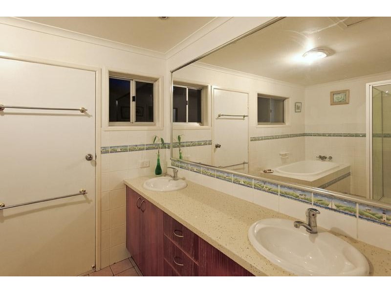 98 Dixon Avenue, Maleny QLD 4552