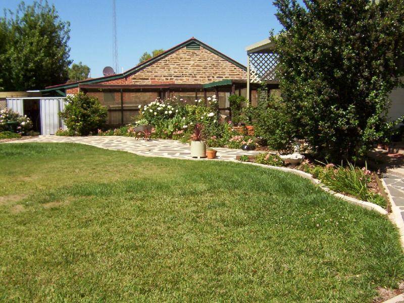 9 THE CRESCENT, Burra SA 5417