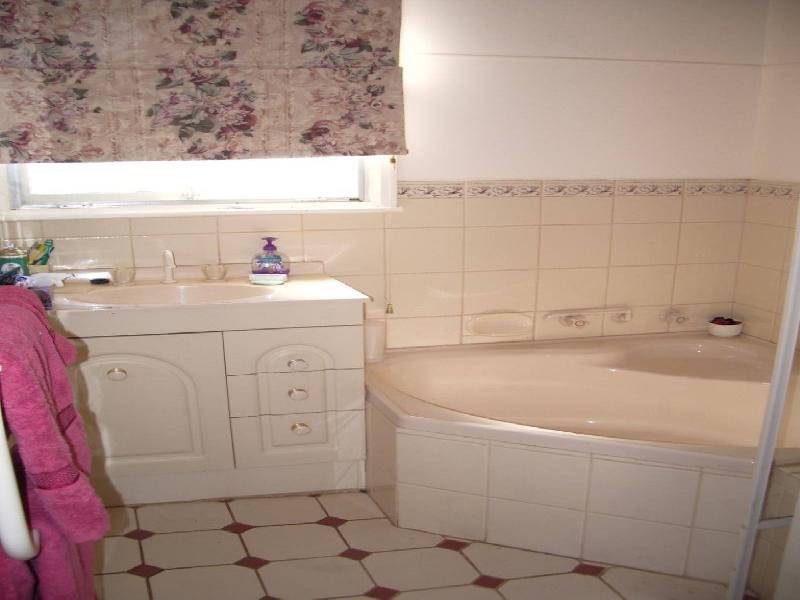 25 ALBERT STREET, Clare SA 5453