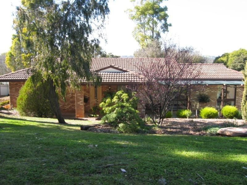 8 POLLOCK CRESCENT, Clare SA 5453