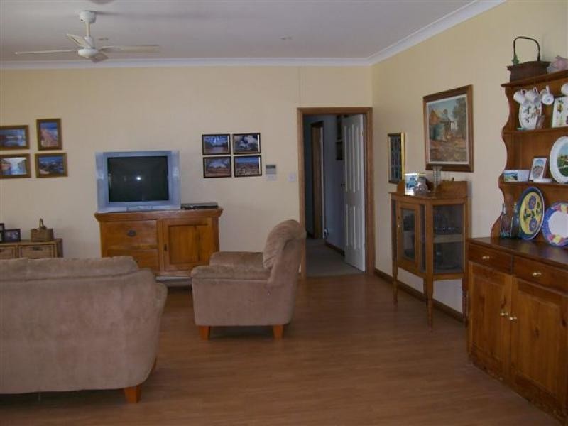 11 JARMAN CRESCENT, Clare SA 5453