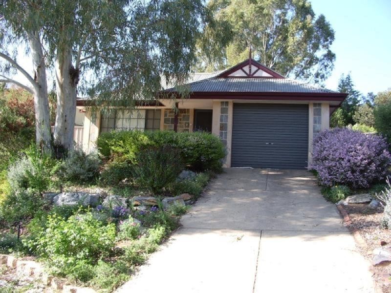 7 McKinnon Place, Clare SA 5453