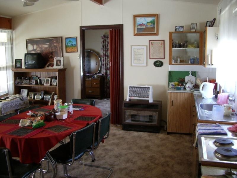 6 POWELL STREET, Clare SA 5453