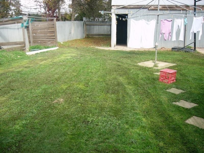 1 Phoenix Avenue, Clare SA 5453