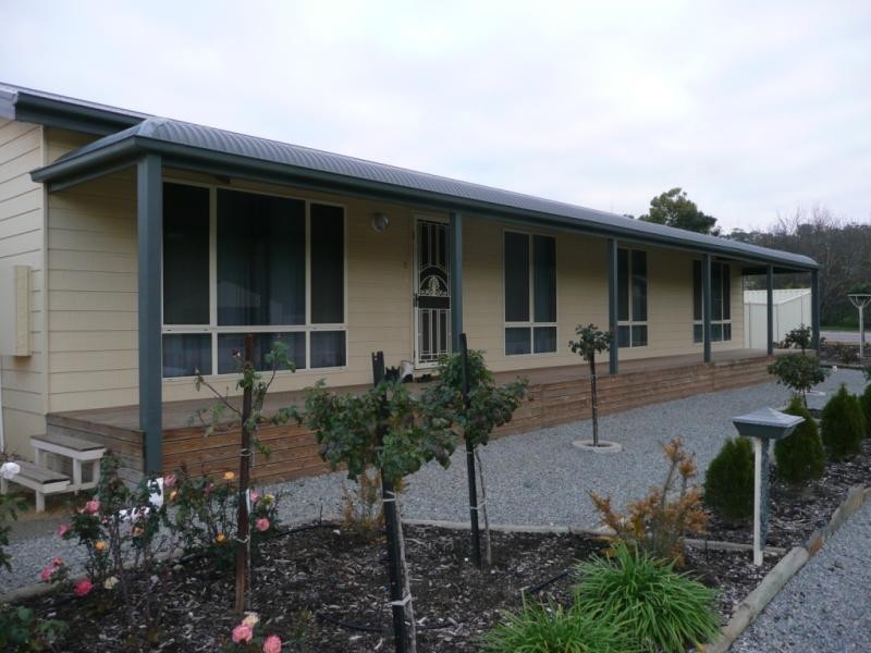 2 ROCKY GLEN COURT, Clare SA 5453